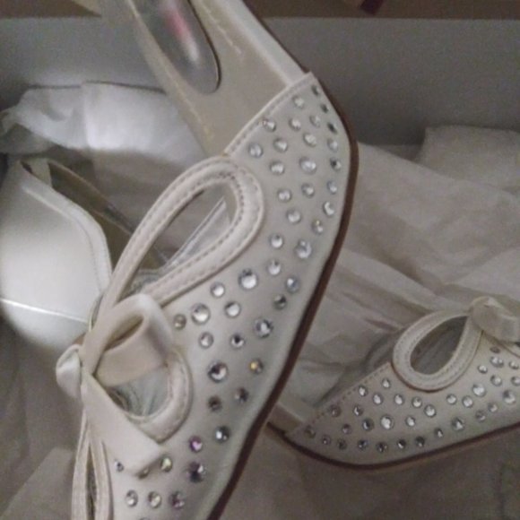 New Ivory Satin Rhinestone Sandals - Picture 2 of 8